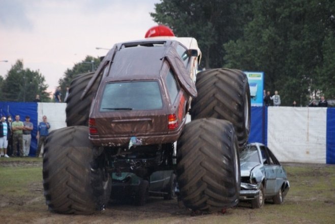 Monster truck stunt show (29.08.09) - zdjęcie #22 - eOstroleka.pl