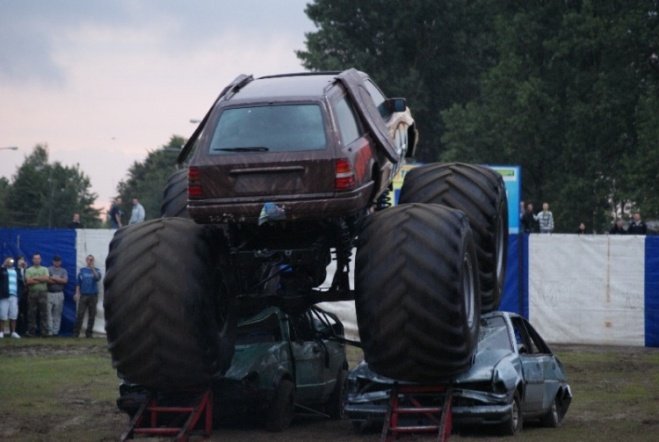 Monster truck stunt show (29.08.09) - zdjęcie #21 - eOstroleka.pl