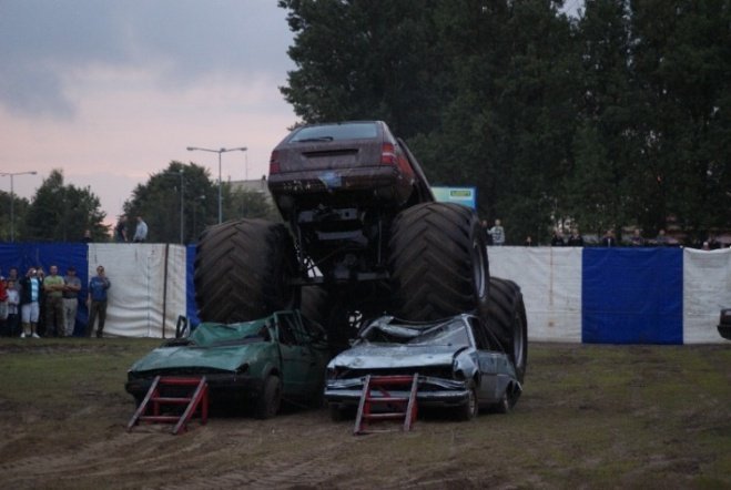 Monster truck stunt show (29.08.09) - zdjęcie #19 - eOstroleka.pl