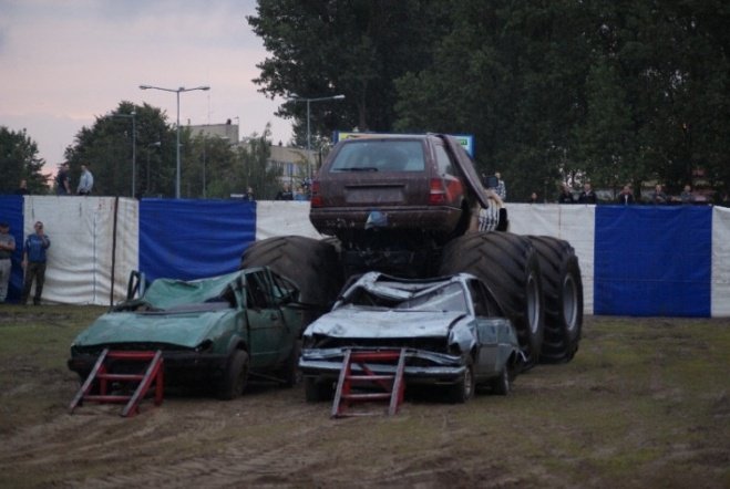 Monster truck stunt show (29.08.09) - zdjęcie #18 - eOstroleka.pl