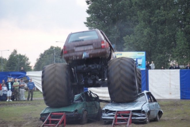 Monster truck stunt show (29.08.09) - zdjęcie #17 - eOstroleka.pl