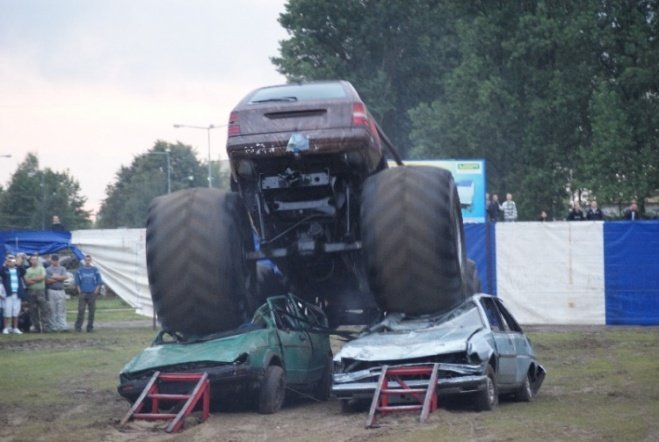 Monster truck stunt show (29.08.09) - zdjęcie #16 - eOstroleka.pl
