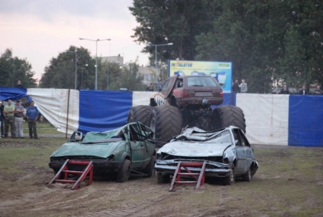 Monster truck stunt show (29.08.09) - zdjęcie #14 - eOstroleka.pl