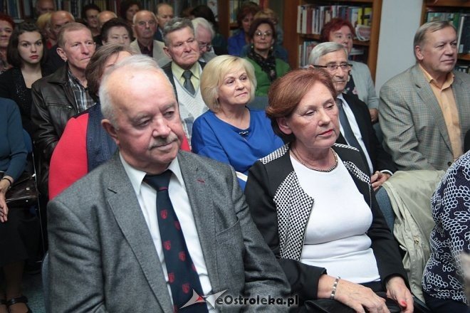 Ostrołęka: Spotkanie autorskie z pisarką Anną Nosek [30.09.2015] - zdjęcie #30 - eOstroleka.pl