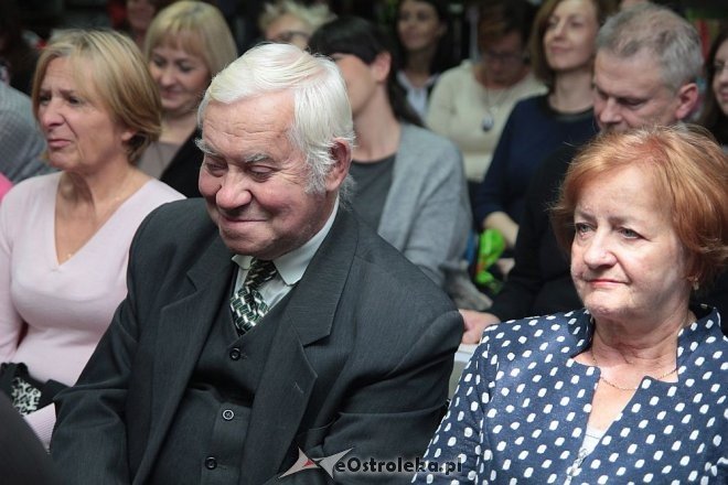 Ostrołęka: Spotkanie autorskie z pisarką Anną Nosek [30.09.2015] - zdjęcie #7 - eOstroleka.pl