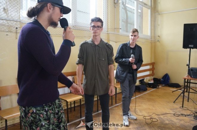 Otrzęsiny „pierwszaków” z I Liceum Ogólnokształcącego w Ostrołęce [03.10.2015] - zdjęcie #12 - eOstroleka.pl