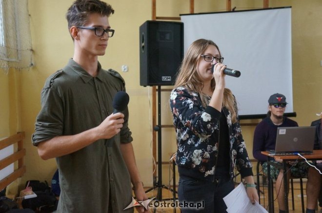 Otrzęsiny „pierwszaków” z I Liceum Ogólnokształcącego w Ostrołęce [03.10.2015] - zdjęcie #10 - eOstroleka.pl