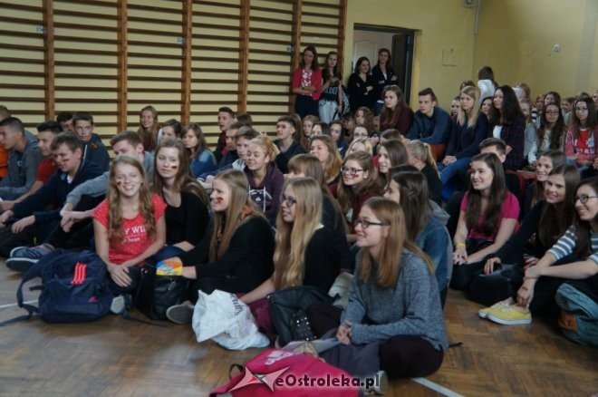 Otrzęsiny „pierwszaków” z I Liceum Ogólnokształcącego w Ostrołęce [03.10.2015] - zdjęcie #46 - eOstroleka.pl