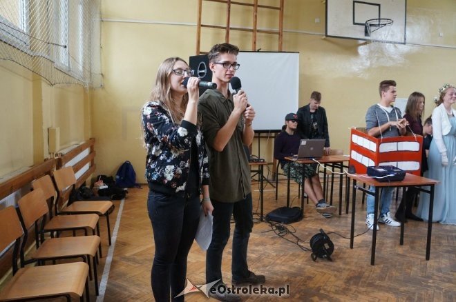 Otrzęsiny „pierwszaków” z I Liceum Ogólnokształcącego w Ostrołęce [03.10.2015] - zdjęcie #6 - eOstroleka.pl