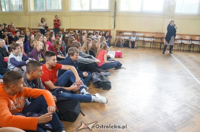 Otrzęsiny „pierwszaków” z I Liceum Ogólnokształcącego w Ostrołęce [03.10.2015] - zdjęcie #3 - eOstroleka.pl