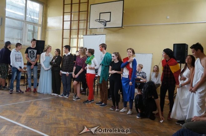 Otrzęsiny „pierwszaków” z I Liceum Ogólnokształcącego w Ostrołęce [03.10.2015] - zdjęcie #1 - eOstroleka.pl