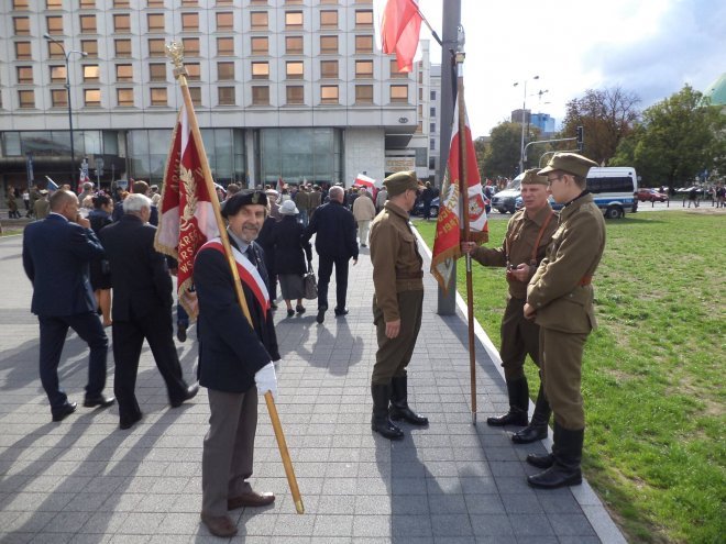 Ostrołęczanie na pogrzebie Żołnierzy Wyklętych Niezłomnych na „Łączce” [03.10.2015] - zdjęcie #10 - eOstroleka.pl