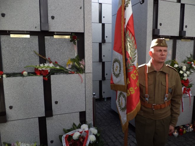 Ostrołęczanie na pogrzebie Żołnierzy Wyklętych Niezłomnych na „Łączce” [03.10.2015] - zdjęcie #7 - eOstroleka.pl