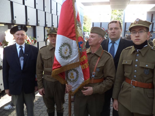 Ostrołęczanie na pogrzebie Żołnierzy Wyklętych Niezłomnych na „Łączce” [03.10.2015] - zdjęcie #4 - eOstroleka.pl