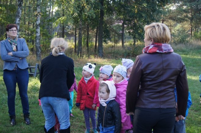 Przedszkolaki z Olszewa-Borek odwiedziły swoich kolegów z Zabiela Wielkiego [06.10.2015] - zdjęcie #1 - eOstroleka.pl