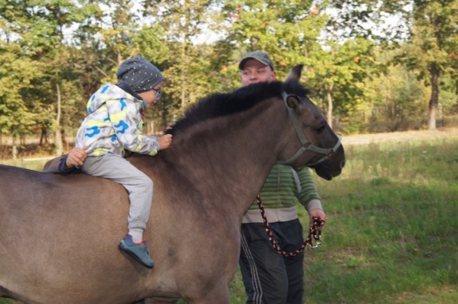 Przedszkolaki z Olszewa-Borek odwiedziły swoich kolegów z Zabiela Wielkiego [06.10.2015] - zdjęcie #47 - eOstroleka.pl