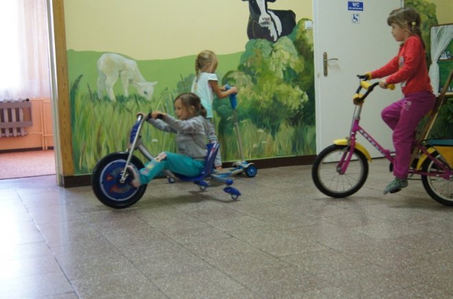 Przedszkolaki z Olszewa-Borek odwiedziły swoich kolegów z Zabiela Wielkiego [06.10.2015] - zdjęcie #8 - eOstroleka.pl