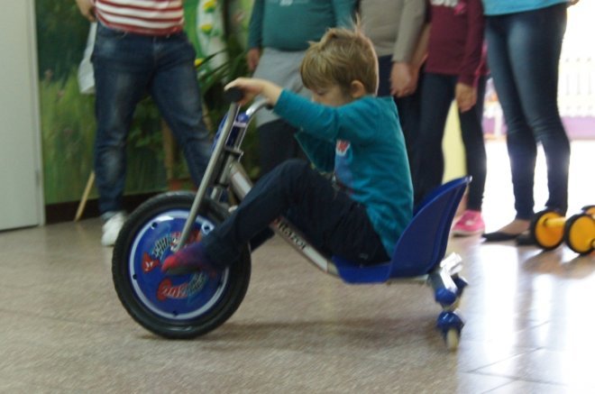 Przedszkolaki z Olszewa-Borek odwiedziły swoich kolegów z Zabiela Wielkiego [06.10.2015] - zdjęcie #5 - eOstroleka.pl