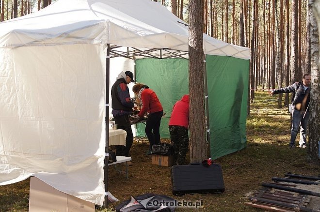 Prace ekshumacyjne prowadzone w gminie Lelis [07.10.2015] - zdjęcie #8 - eOstroleka.pl
