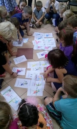 Uczniowie „dziesiątki” na spotkaniu autorskim z autorką opowiadań dla dzieci [08.10.2015] - zdjęcie #14 - eOstroleka.pl