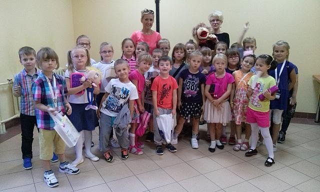 Uczniowie „dziesiątki” na spotkaniu autorskim z autorką opowiadań dla dzieci [08.10.2015] - zdjęcie #3 - eOstroleka.pl