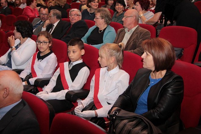 Uroczysta gala z okazji 130. rocznicy urodzin patrona ostrołęckiej „czwórki” [09.10.2015] - zdjęcie #4 - eOstroleka.pl