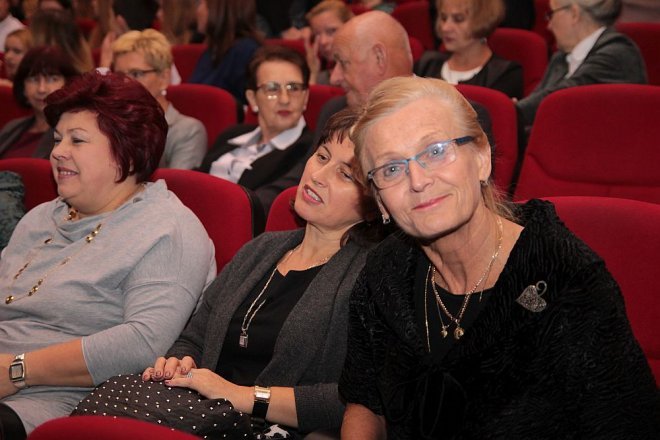 Uroczysta gala z okazji 130. rocznicy urodzin patrona ostrołęckiej „czwórki” [09.10.2015] - zdjęcie #7 - eOstroleka.pl