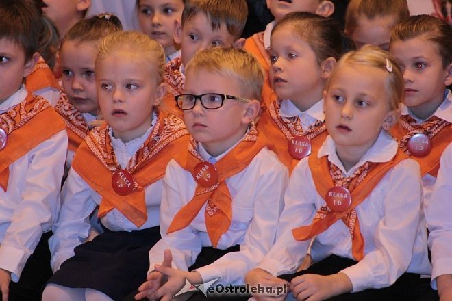 Pasowanie na ucznia w ostrołęckiej „dziesiątce” [13.10.2015] - zdjęcie #92 - eOstroleka.pl