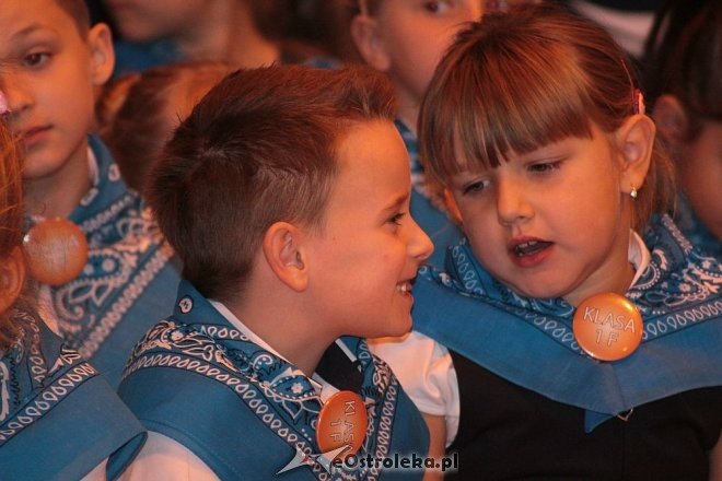 Pasowanie na ucznia w ostrołęckiej „dziesiątce” [13.10.2015] - zdjęcie #80 - eOstroleka.pl