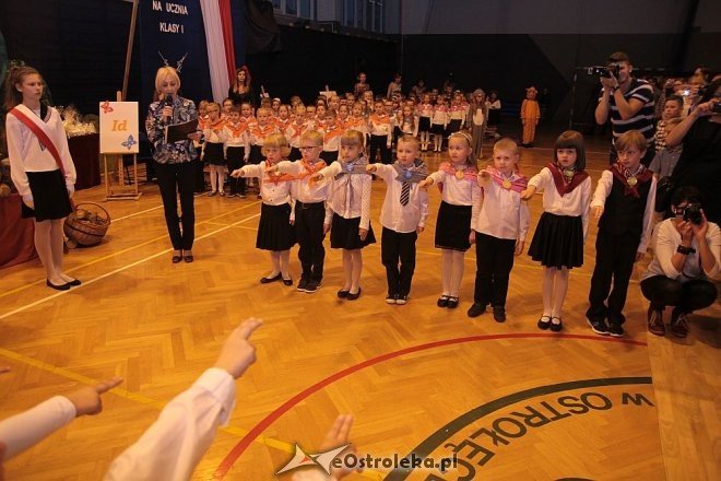 Pasowanie na ucznia w ostrołęckiej „dziesiątce” [13.10.2015] - zdjęcie #16 - eOstroleka.pl