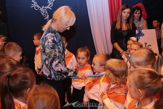 Pasowanie na ucznia w ostrołęckiej „dziesiątce” [13.10.2015] - zdjęcie #37 - eOstroleka.pl