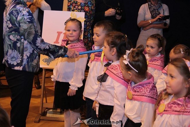 Pasowanie na ucznia w ostrołęckiej „dziesiątce” [13.10.2015] - zdjęcie #27 - eOstroleka.pl