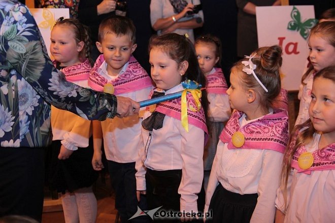 Pasowanie na ucznia w ostrołęckiej „dziesiątce” [13.10.2015] - zdjęcie #25 - eOstroleka.pl