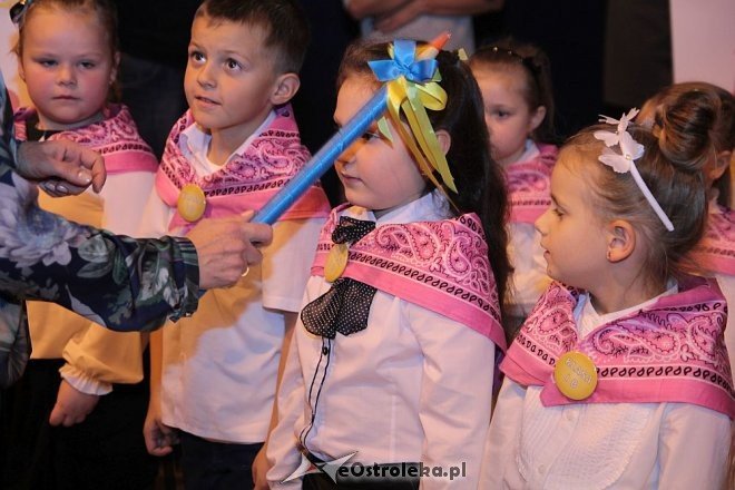 Pasowanie na ucznia w ostrołęckiej „dziesiątce” [13.10.2015] - zdjęcie #21 - eOstroleka.pl
