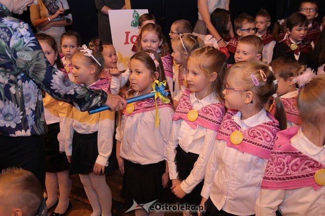 Pasowanie na ucznia w ostrołęckiej „dziesiątce” [13.10.2015] - zdjęcie #13 - eOstroleka.pl