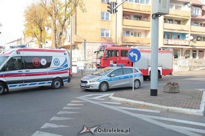 Poważny wypadek w centrum Ostrołęki. Rozbite trzy auta, jedno z głównych skrzyżowań zablokowane [14.10.2015] - zdjęcie #23 - eOstroleka.pl