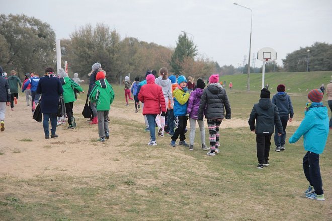 Ostrołęka: Pobiegli z „jedynką” na Dzień Nauczyciela [14.10.2015] - zdjęcie #5 - eOstroleka.pl