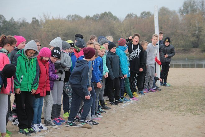 Ostrołęka: Pobiegli z „jedynką” na Dzień Nauczyciela [14.10.2015] - zdjęcie #13 - eOstroleka.pl