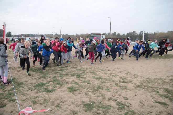 Ostrołęka: Pobiegli z „jedynką” na Dzień Nauczyciela [14.10.2015] - zdjęcie #25 - eOstroleka.pl