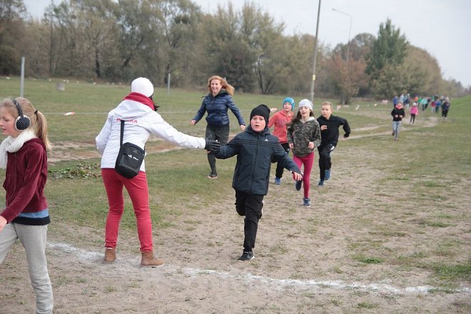 Ostrołęka: Pobiegli z „jedynką” na Dzień Nauczyciela [14.10.2015] - zdjęcie #58 - eOstroleka.pl