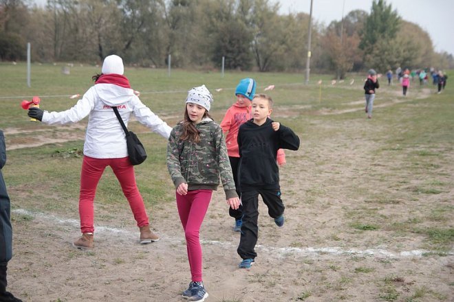 Ostrołęka: Pobiegli z „jedynką” na Dzień Nauczyciela [14.10.2015] - zdjęcie #27 - eOstroleka.pl