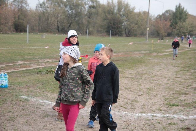 Ostrołęka: Pobiegli z „jedynką” na Dzień Nauczyciela [14.10.2015] - zdjęcie #26 - eOstroleka.pl
