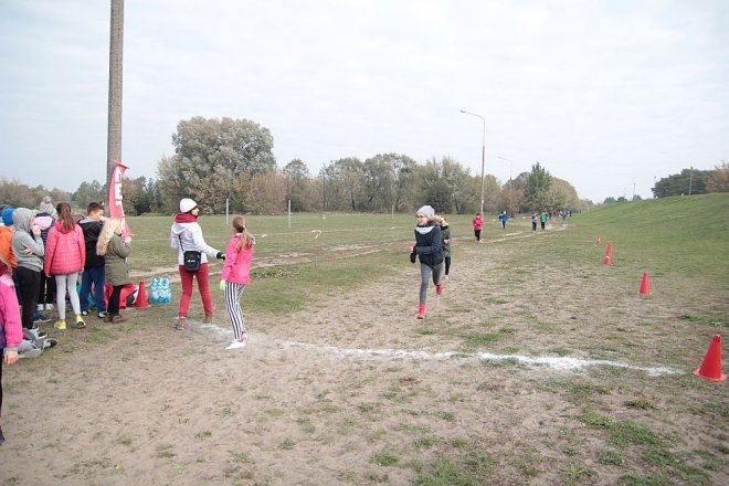 Ostrołęka: Pobiegli z „jedynką” na Dzień Nauczyciela [14.10.2015] - zdjęcie #22 - eOstroleka.pl