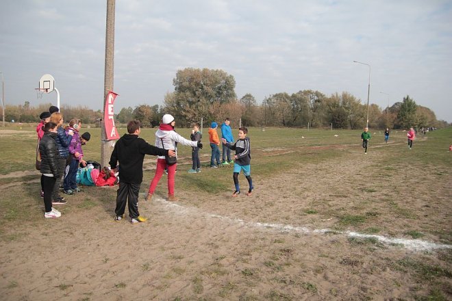 Ostrołęka: Pobiegli z „jedynką” na Dzień Nauczyciela [14.10.2015] - zdjęcie #16 - eOstroleka.pl
