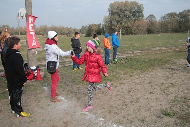 Ostrołęka: Pobiegli z „jedynką” na Dzień Nauczyciela [14.10.2015] - zdjęcie #12 - eOstroleka.pl