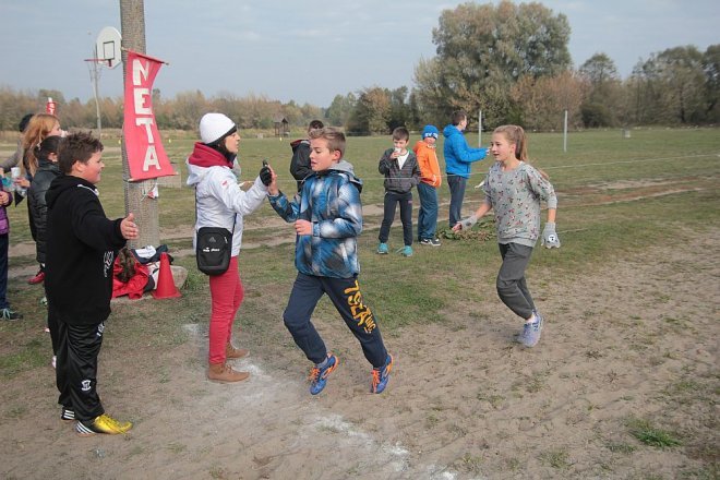 Ostrołęka: Pobiegli z „jedynką” na Dzień Nauczyciela [14.10.2015] - zdjęcie #11 - eOstroleka.pl