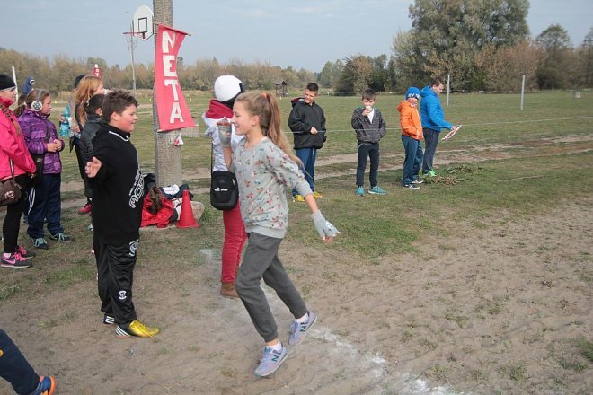 Ostrołęka: Pobiegli z „jedynką” na Dzień Nauczyciela [14.10.2015] - zdjęcie #10 - eOstroleka.pl