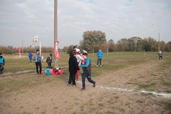 Ostrołęka: Pobiegli z „jedynką” na Dzień Nauczyciela [14.10.2015] - zdjęcie #9 - eOstroleka.pl