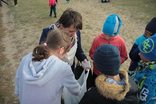 Ostrołęka: Pobiegli z „jedynką” na Dzień Nauczyciela [14.10.2015] - zdjęcie #7 - eOstroleka.pl
