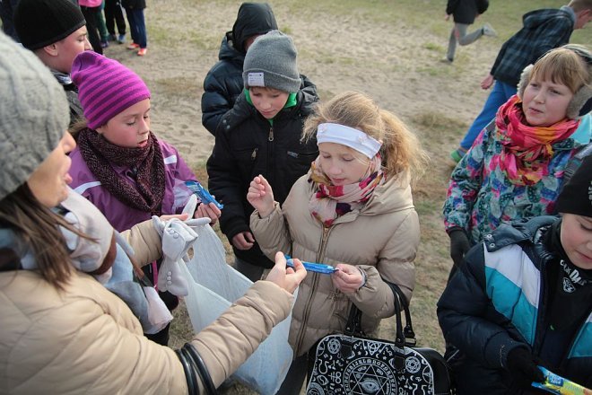 Ostrołęka: Pobiegli z „jedynką” na Dzień Nauczyciela [14.10.2015] - zdjęcie #1 - eOstroleka.pl